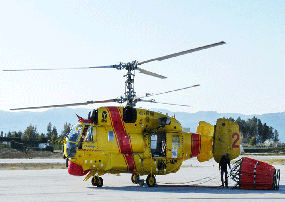5 helicópteros kamov de combate a incêndios florestais parados