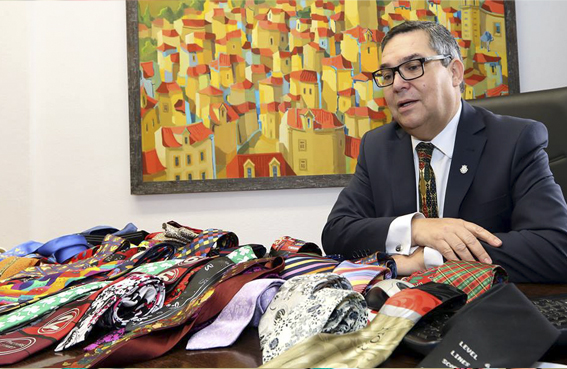 Castelo Branco: Jorge Neves tem 600 gravatas com história
