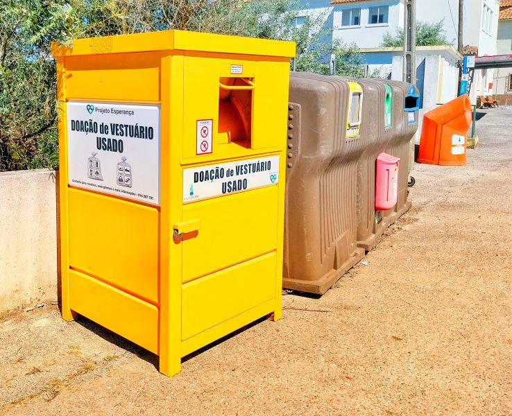 Contentores para a deposição e recolha de resíduos têxteis disponíveis em Vila de Rei