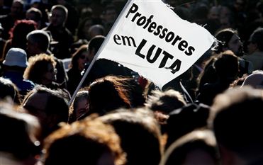 Educação: Professores contratados estão hoje na rua contra 