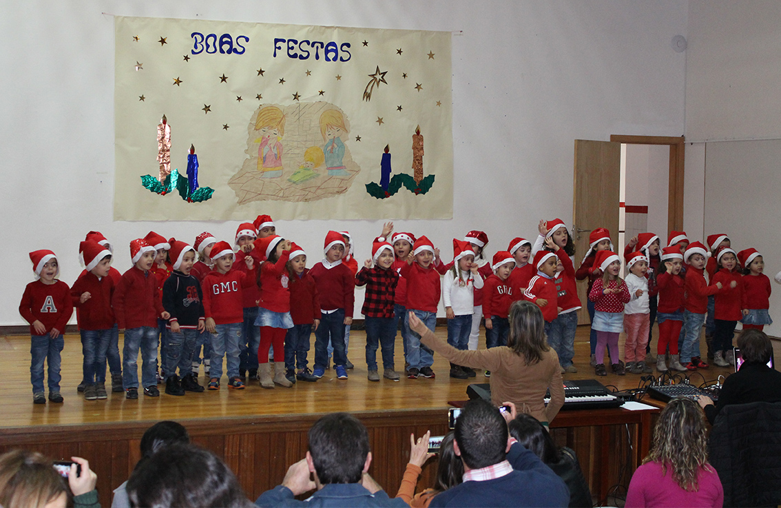 Vila de Rei: Festa de Natal reúne 200 crianças no Auditório Municipal