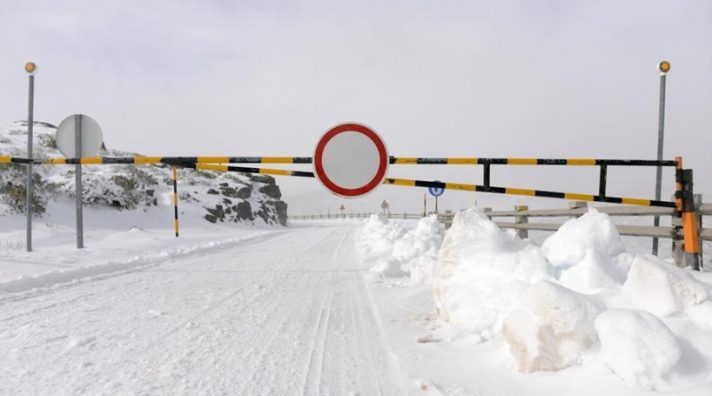 Estradas na serra da Estrela encerradas devido à queda de neve