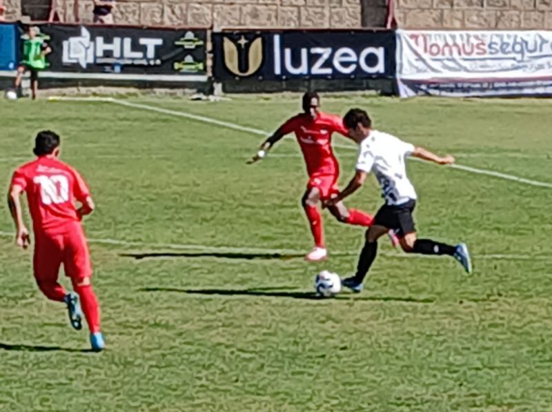 Benfica e Castelo Branco perde em casa com Peniche por uma bola a zero