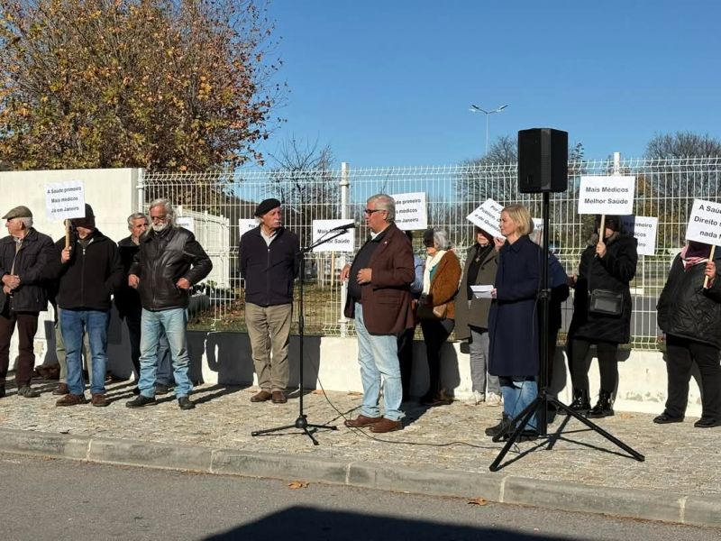 Idanha-a-Nova: Armindo Jacinto junta-se a 80 pessoas na manifestação de utentes do Centro de Saúde
