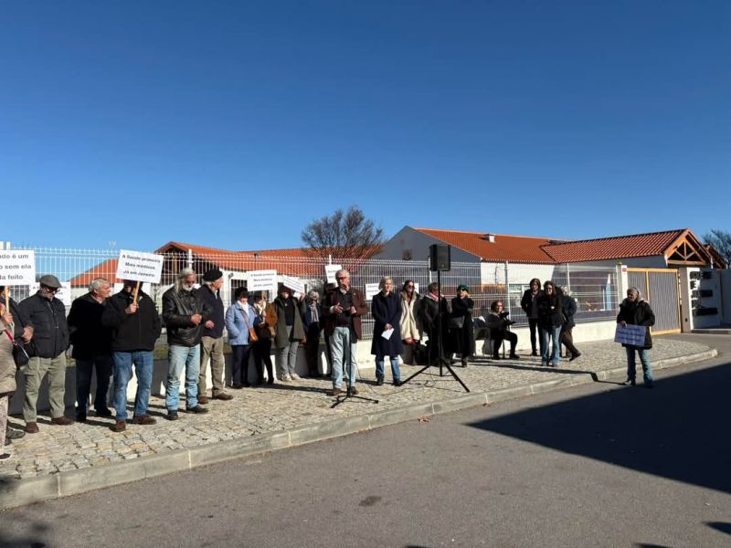 Idanha-a-Nova: Armindo Jacinto junta-se a 80 pessoas na manifestação de utentes do Centro de Saúde
