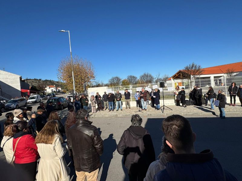 Idanha-a-Nova: Armindo Jacinto junta-se a 80 pessoas na manifestação de utentes do Centro de Saúde
