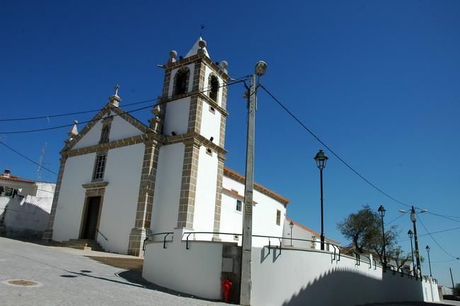 Castelo Branco: Câmara Municipal requalifica balneários e recinto de Festas em Monforte da Beira