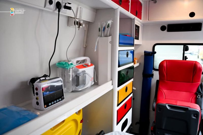 Castelo Branco: Município patrocina Bombeiros com ambulância equipada com Desfibrilhador Automático Externo