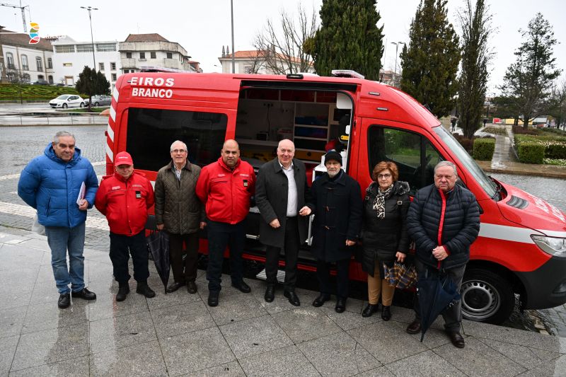 Castelo Branco: Município patrocina Bombeiros com ambulância equipada com Desfibrilhador Automático Externo