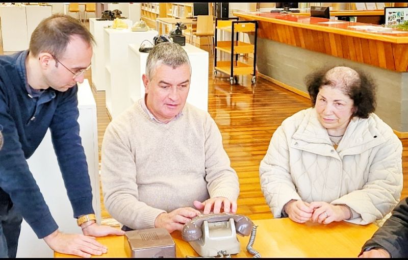 castelo-branco-acapo-visita-exposiyyo-ctelefones-do-mundo-tym-uma-chamada-em-esperac--