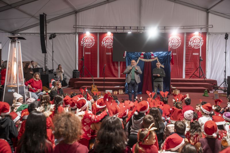 penamacor-festa-de-natal-do-1-ciclo-e-jardins-de-infyncia-animou-crianyas-na-tenda-vila-madeiro